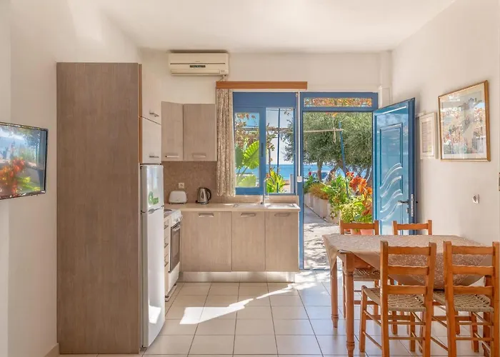 Akrogiali פורוס